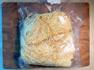 Арахис в глазури: Сырный продукт ФЕРМЕРСКИЙ паутинка копченый